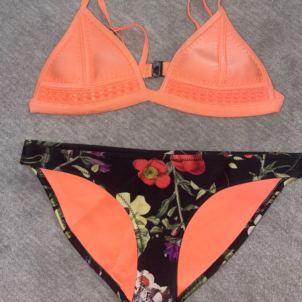 Selling a triangl bikini!!! Super cute and fun colors for the summer!